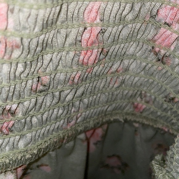 Forever 21 Floral Spring Top - Picture 3 of 4